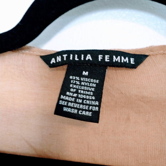 Antilia Femme light weight brown top with lace detail and adjustable waist.  Siz - Picture 2 of 4